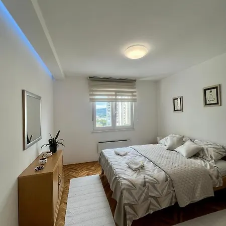 Jj Apartment *